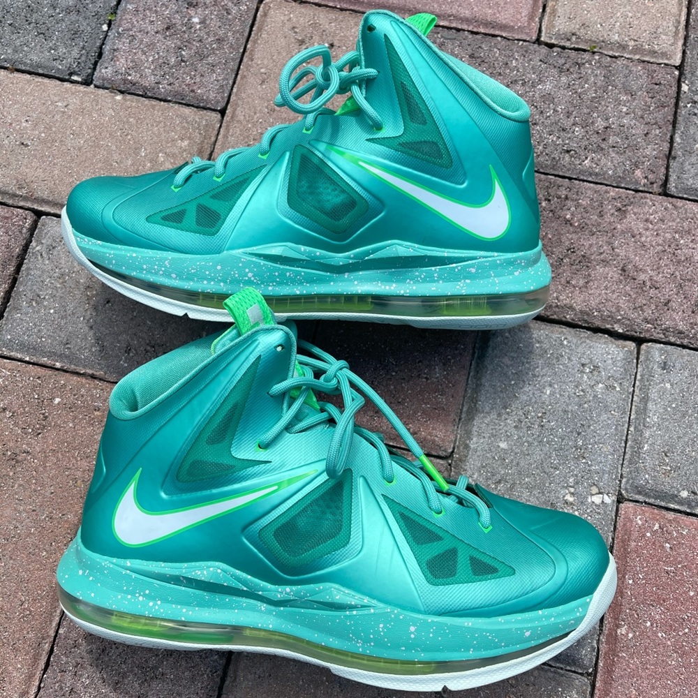 Nike LeBron 10 GS 'Easter' Size 7Y